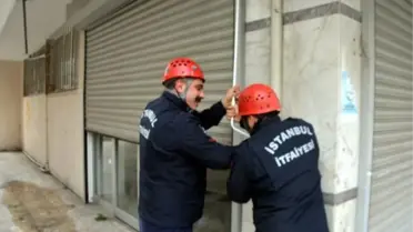 AVCILAR'DA KİRALADIKLARI DÜKKANDA 12 SAAT MAHSUR KALDILAR