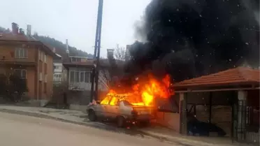 Ankara'da yanan otomobil itfaiye ekipleri tarafından söndürüldü