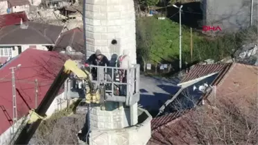 ARNAVUTKÖY'DE LODOSTAN ZARAR GÖREN MİNARENİN SÖKÜMÜNE BAŞLANDI