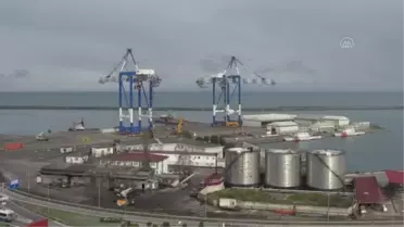 Kurulumu tamamlanan dev vinçlerin Rusya'ya sevki için yüklenmesine başlandı