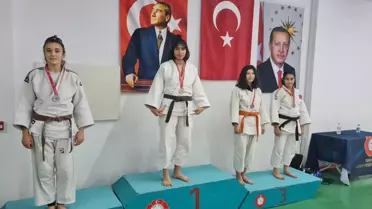 Çubuklu judoculardan 10 madalya