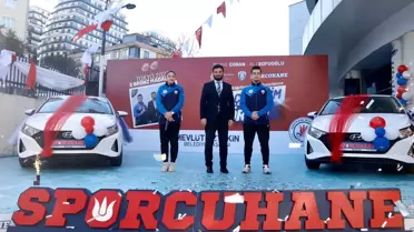 Tokyo'da bronz madalya alan iki sporcu ödüllendirdi