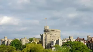 İngiltere'de Kraliçe Elizabeth'in bulunduğu Windsor Kalesi'nde silahlı bir şahıs yakalandı