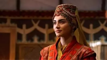Kuruluş Osman'ın Bala Hatun'u Özge Törer sosyal medyadan gelen soruları yanıtladı