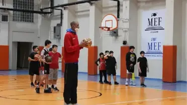 NBA eski yıldızı deneyimlerini Türkiye'deki genç basketbolculara aktarıyor (YENİDEN)