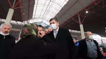 Pazar yerinde vatandaşa sıcak çorba