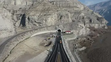 Doğu ve Güneydoğu Anadolu'yu Karadeniz'e bağlayan Pirinkayalar Tüneli'nde mutlu son