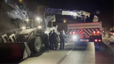Tırın evin duvarına çarpması sonucu 2 kişi yaralandı