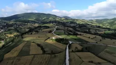 Yollar yapıldıkça vatandaşın yüzü gülüyor