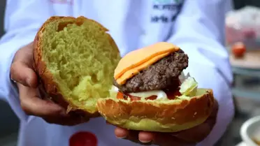 Son dakika haber | Lösemi tedavisi gören çocuklara hamburger ve hijyen kiti dağıtıldı