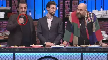 MasterChef'te Mehmet şeften bir ilk! Tatlısını beğendiği yarışmacı için kaşık attı