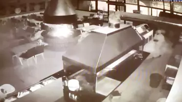 Pencereden giren hırsızlar kebap dükkanını soyup soğana çevirdi