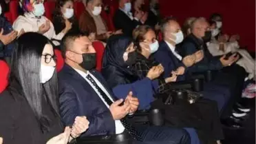 EREN İLE ŞEHİT OLAN BAŞÇAVUŞ GEDİK'İN ANNESİ, OĞLUNUN CANLANDIRILDIĞI FİLMİ İZLERKEN GÖZYAŞLARINA BOĞULDU