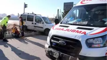 Son dakika haberi... Vakaya giden ambulansla hafif ticari araç çarpıştı