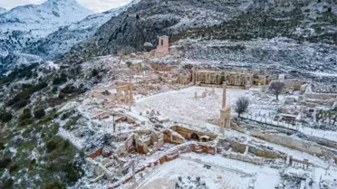 Beyaz örtüyle kaplanan 'aşklar ve imparatorlar şehir' görenleri cezp etti