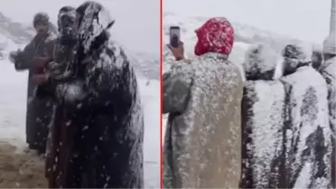 Suudi Arabistan'da kar yağdı, halk sevinçten sokağa döküldü