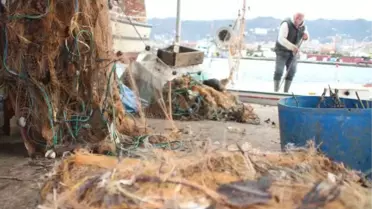 KARADENİZ'DE BALIKÇILIĞA ÇÖP TEHDİDİ