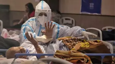 Prof. Dr. Pelin Kartal'dan Omicron'la ilgili yeni belirti açıklaması: Diz, dirsek ve ayakta kaşıntı, deride kabarıklık