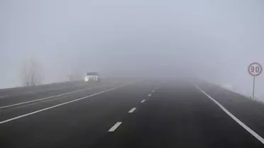 Sivas-Erzincan kara yolunda yoğun sis etkili oldu