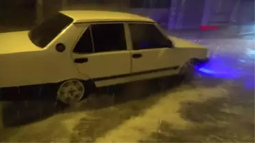 Marmaris'te 20 dakika süren kuvvetli dolu yağışı hayatı olumsuz etkiledi