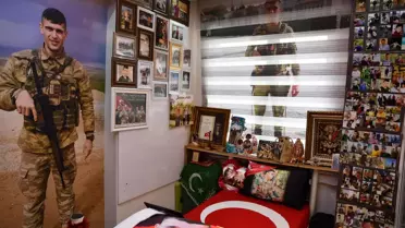 İdlib şehidi oğlunun hatıralarını evinin odasında yaşatıyor