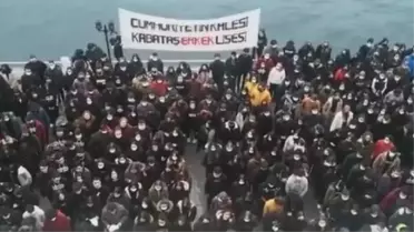 Kabataş Erkek Lisesi öğrencilerinden Ata'ya hakarete tepki! Hep bir ağızdan Atatürk'ün Gençliğe Hitabesi'ni okudular