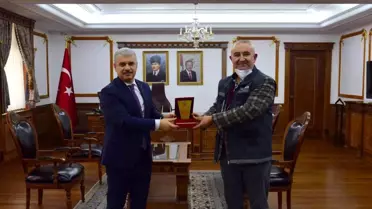 Vali Akın: 'Hayvanlara yapılan kötü muamele toplumda derin etkiler bırakıyor'