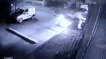 Son dakika haberi... Gaziosmanpaşa'da aynı nokta iki farklı kaza... O anlar kamerada