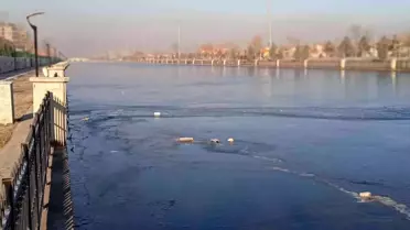Afyonkarahisar'ın simgesi Akarçay buz tuttu