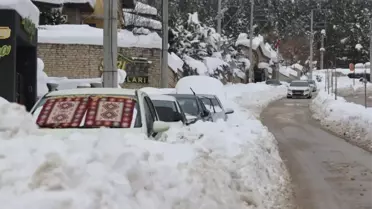 Kar altında kaybolan araçlarını 4 gün sonra çıkardılar