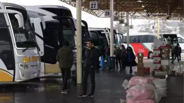 Kar sebebiyle Diyarbakır'da otobüs seferleri durduruldu, yolcular otogarda bekletiliyor