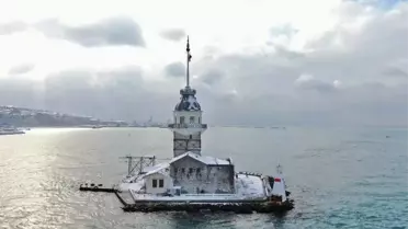 Beyaz gelinliğini giyen Kız Kulesi fotoğrafçı akınına uğradı
