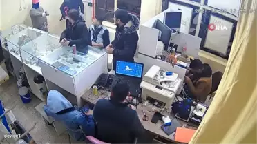 Silahlı soygun girişimi kamerada