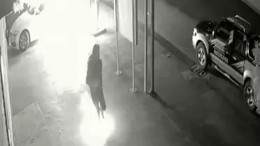 Son dakika haberleri | Araç kundaklayanlar önce kameraya ardından polise yakalandı