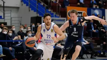 Anadolu Efes: 76-67
