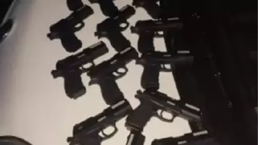 Hafif ticari araçta 20 ruhsatsız tabanca ile yakalandılar