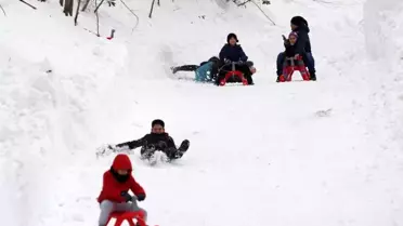 Çocuklar, kızak şenliğinde doyasıya eğlendi