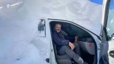 Ladik'te araçlar 2 metrelik karın altında kaldı