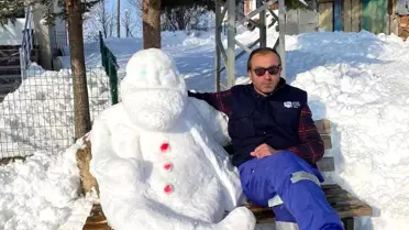 Köy muhtarı sanatını konuşturdu 'kardan dede' yaptı
