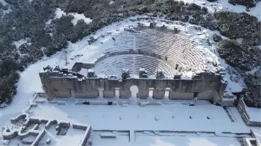 'Gladyatörler şehri' Kibyra'nın devasa anıtsal yapıları beyaz örtüyle kaplandı
