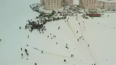 Aksaray'da naylon ve leğenlerle kayan çocuklar Sivas Yıldız Dağı'nda ağırlanacak
