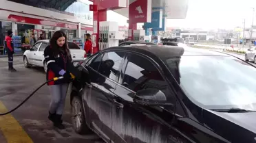 'Kadınların yapamayacağı iş yoktur' diyerek akaryakıt satış görevlisi oldular