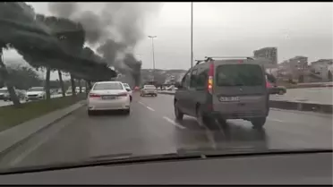 Seyir halindeyken alev alan otomobil kullanılamaz hale geldi