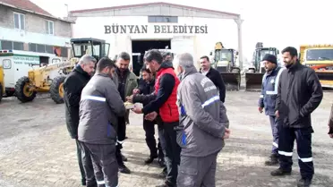 Başkan Altun belediye personelinin kandilini kutladı