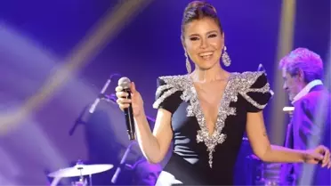 Gülben Ergen'den 'Silikonlarını yenilemişsin' diyen takipçisine yerinde cevap