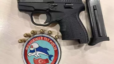 İstanbul'da otomobilin vitesinden ve torpido konsolundan tabanca çıktı