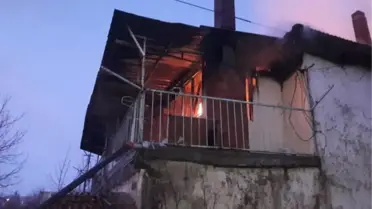 Son dakika gündem: Yangında çöken ahşap evinde can verdi