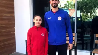 Antalyaspor Yüzme Takımı sporcusu Beste, madalyaları topladı