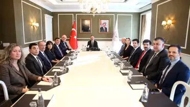 Bakan Kasapoğlu, TVF Başkanı Mehmet Akif Üstündağ'ı kabul etti