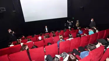 Başkan Yıldız öğrencilerle 'Kesişme: İyi Ki Varsın Eren' filmini izledi